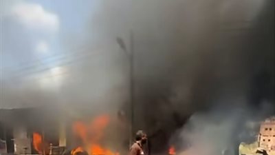 حريق هائل يلتهم مصنع المشبك بطريق الغرب الهواشم في كفر البطيخ بدمياط