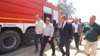 محافظ دمياط يتابع إخماد حريق مصنع مشبك بكفرالبطيخ ويوجه بدعم السيدة المتضررة