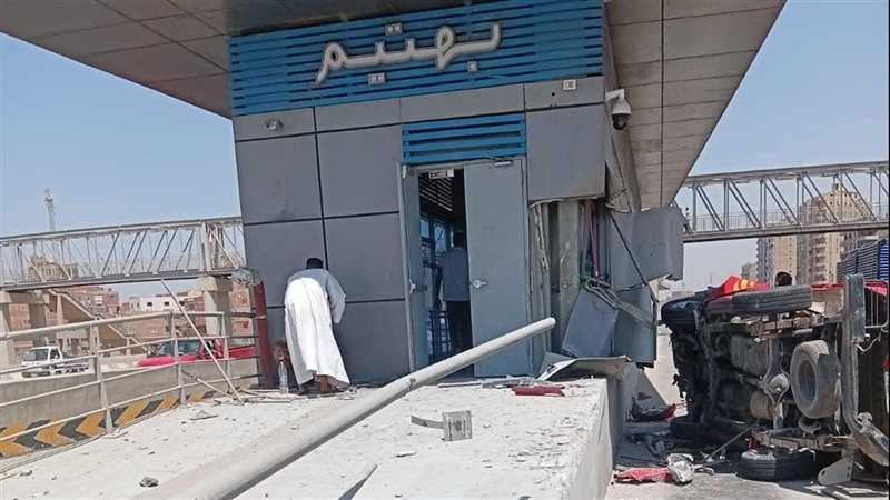 اصطدام سيارة بجزء