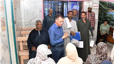 محافظ أسوان يفاجئ القومسيون الطبي بالنفق.. توجيهات بحسن معاملة المواطنين 
