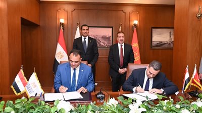 وزير الرياضة ومحافظ بورسعيد يشهدان توقيع بروتوكول استغلال أراضي مراكز  الشباب