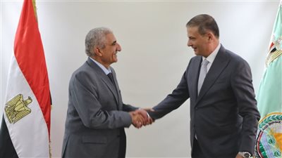 وزير الزراعة يستقبل مدير