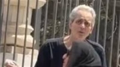 مش مصدق من الصدمة..  أول ظهور للفنان سيف أبو النجا أثناء جنازة ابنته ياسمين