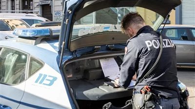 إيطاليا.. القبض على مصري اعتدى على سائق توصيل في تورينو وسرق دراجته