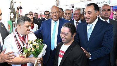 رئيس الوزراء يتفقد 8 أجنحة لمنتجات ذوي الهمم بمعرض «أهلًا مدارس 2026»