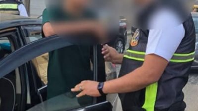 عمره 14 عامًا.. ضبط طفل يقود سيارة دون أوراق وبداخلها أطفال بمدخل كفر الزيات 