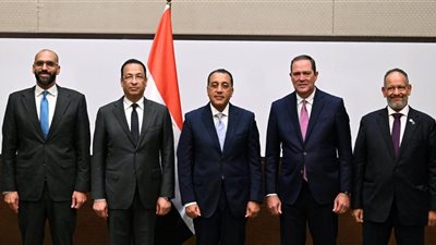 رئيس الوزراء يشهد توقيع خطاب نوايا بين وزارة الاتصالات وشركة 