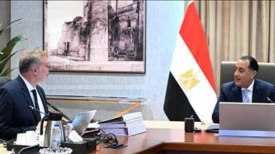 مدبولي يتابع مع وزير البترول تأمين احتياجات الطاقة وزيادة الإنتاج المحلي