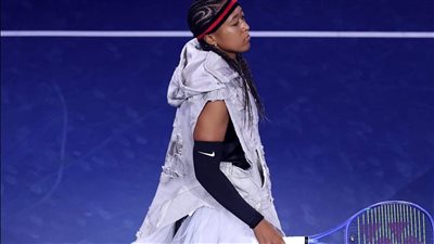 نعومي أوساكا تحيي أسطورة ألين إيفرسون بإطلالة صحفية US Open