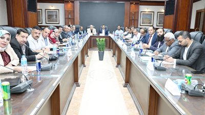 محافظ سوهاج يلتقي أعضاء مجلس النواب لحل مشكلات المواطنين ودعم المشروعات 