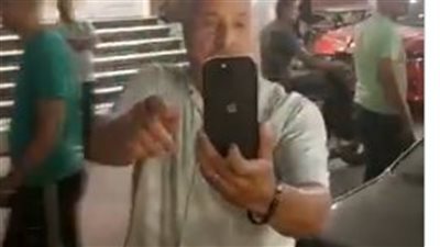 خناقة بسبب إطعام كلاب الشوارع تشعل السوشيال ميديا.. وسيدة تفجر مفاجأة أمام الكاميرا: «رمولي الأكل»