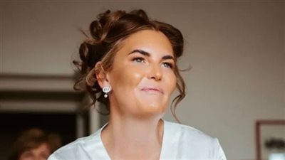 زفاف بلا عريس وشهر عسل مع الأم.. انتقام عجيب من سيدة بريطانية خذلها خطيبها