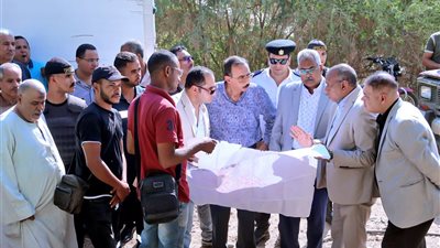 محافظ سوهاج يتفقد موقع تنفيذ وحدة تخفيض ضغط الغاز الطبيعي بمدينة ساقلتة