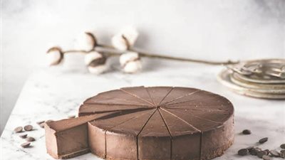 طريقة عمل تشيز كيك الشوكولاتة.. حلوى كريمية سهلة بدون فرن