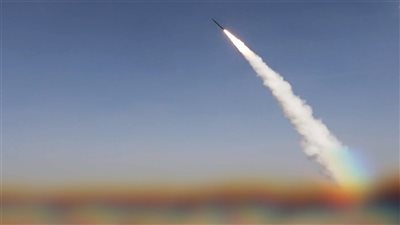 14 صاروخًا باليستيًا.. الحوثيون يصعدون هجماتهم على الساحل الغربي لليمن