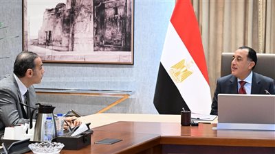 رئيس الوزراء يبحث تعزيز كفاءة الأسواق المالية وحماية حقوق المتعاملين