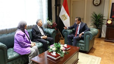 الأطباء تشيد بتوجيهات الحكومة وتطالب بوقف القبول بالكليات التي لا تمتلك مستشفى
