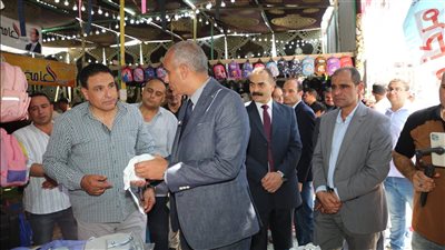 بتخفيضات تصل 35%.. محافظ كفر الشيخ يفتتح معرض «أهلًا مدارس» بميدان الـ47 