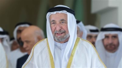 حاكم الشارقة يوجه برفع الحد الأدنى لمستوى العيش الكريم إلى 20 ألف درهم 