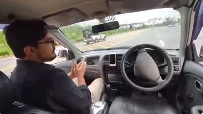 اختراع يقود صاحبه إلى موقف محرج أثناء التصوير.. سيارة ذاتية القيادة تصطدم بعربية شرطة