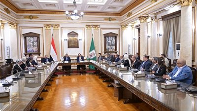جامعة القاهرة والتأمين الصحي تتعاونان لإتاحة خدمات معهد الأورام للمنتفعين