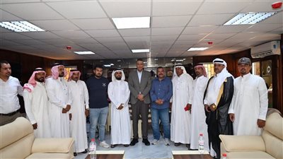 محافظ جنوب سيناء يلتقي مشايخ وعواقل نويبع بمقرمجلس المدينة لبحث مطالب الأهالي
