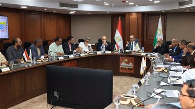 محافظ الجيزة يبحث موقف تقنين أراضي الدولة والتصالح في مخالفات البناء