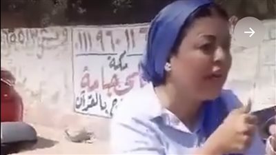 «ماشية عكس وخبطته ونزلت تتخانق معاه».. مشادة بين سيدة ورجل تثير السخرية: «إنت ليه جاي كده؟»