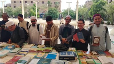 إقبال جماهيري كبير على معارض إصدارات 