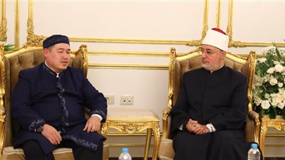 المفتي يلتقي نائب مفتي كازاخستان ويؤكد: توحيد الجهود بين المؤسسات الإفتائية