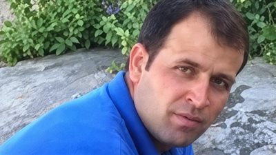 طلقة طائشة.. أب ينهي حياة ابنه بالخطأ أثناء تنظيف سلاحه