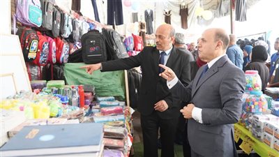 خصومات تصل لـ35%.. محافظ الغربية يفتتح معرض «أهلاً مدارس» في السنطة