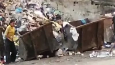 تلال قمامة وبلطجية وتجار مخدرات.. ماذا يحدث في قرية شاطئ النخيل بالعجمي؟ (فيديو)