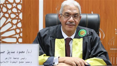 رئيس جامعة الأزهر يناقش رسالة دكتوراه حول القيم الخلقية في المجال الطبي