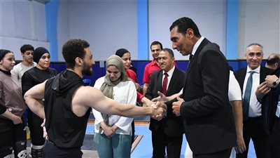 وزير الرياضة يجري جولة تفقدية بالمركز الأولمبي لمتابعة تدريبات واستعدادات الفر