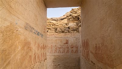 من عهد الملك 