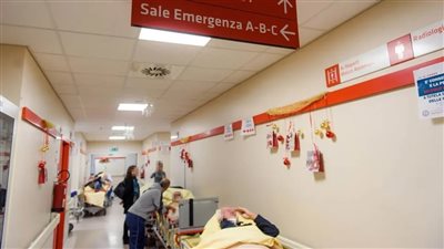 اعتقال شاب مصري دمر طوارئ مستشفى إيطالي واعتدى على حراسته