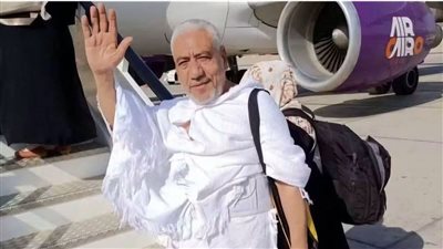 صلاة الظهر في الحرم المكي.. انتهاء إجراءات دفن الشيخ جاد المواص