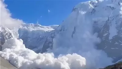 مأساة تحت الثلوج.. مصرع 11 متسلقًا في انهيار جليدي بروسيا