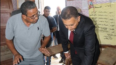 محافظ القليوبية يجري جولة مفاجئة على مدارس كفر شكر وبنها لمتابعة الاستعدادات 