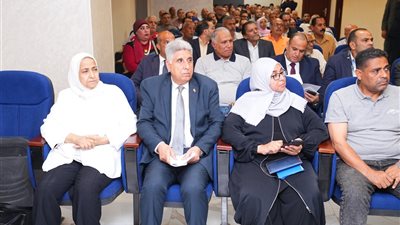 وزير العمل ومحافظ القاهرة يُكرمان أوائل خريجي مركز التدريب بالمطرية