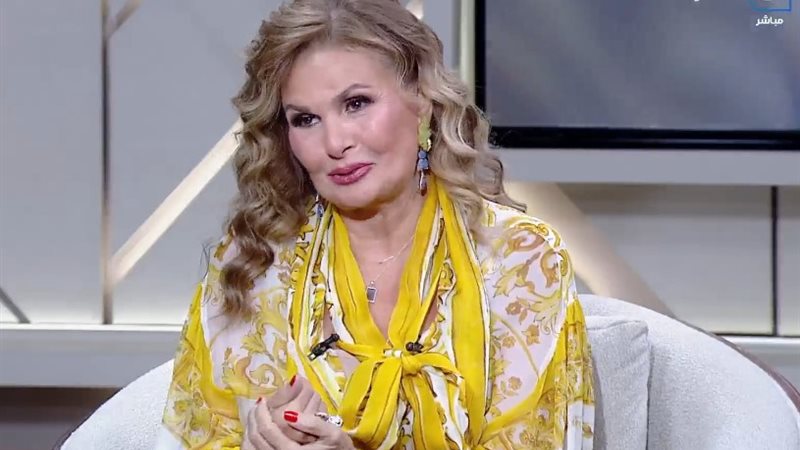  الفنانة يسرا 