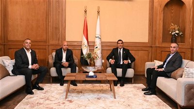 وزير الرياضة يبحث مع لاند مارك صبور دعم اللاعبين والمواهب الرياضية في مصر