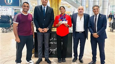 الشباب والرياضة تستقبل فريدة أبو هاشم بعد إنجازها ببطولة العالم للخماسي الحديث