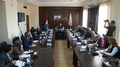 وزير التعليم العالي يجتمع مع عمداء معاهد أكاديمية الفنون