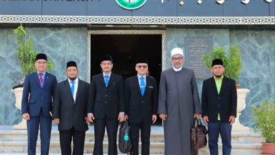 رئيس جامعة الأزهر يستقبل نائب رئيس جامعة ماليزية لبحث التعاون الأكاديمي