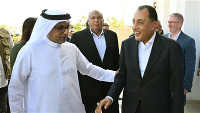 رئيس الوزراء يبدأ جولة تفقدية بمشروعات تنمية مدينة رأس الحكمة الجديدة