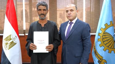 محافظ الغربية يسلم عقود تقنين أراضي أملاك الدولة للمستفيدين