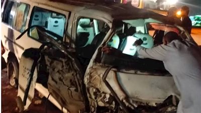 إصابة 13 شخصا في انقلاب ميكروباص بعد انفجار الإطار الأمامي بأوسيم