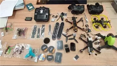ضبط 4 طائرات درون مخبأة داخل حقائب راكب بمطار الأقصر